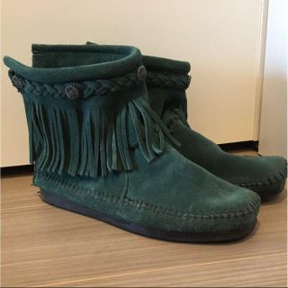 ミネトンカ(Minnetonka)の正規ミネトンカ レアカラー！ダークグリーンモカシンブーツ(ブーツ)