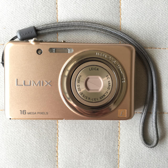 Panasonic(パナソニック)のデジカメ ゴールド LUMIX スマホ/家電/カメラのカメラ(コンパクトデジタルカメラ)の商品写真