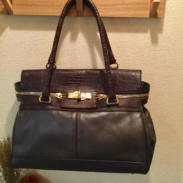 Max Mara - 美品。Max Mara マルゴー クロコ型押しレザーフラップ