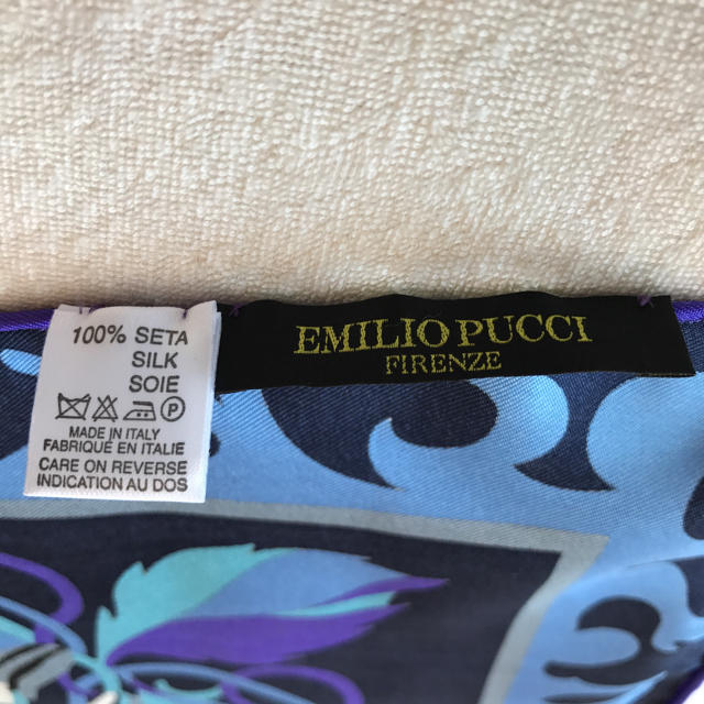 EMILIO PUCCI(エミリオプッチ)の未使用格安☆EMILIO PUCCI 大判シルクスカーフ エミリオプッチ レディースのファッション小物(バンダナ/スカーフ)の商品写真