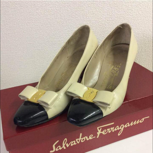 Salvatore Ferragamo(サルヴァトーレフェラガモ)のサルヴァトーレフェラガモ パンプス レディースの靴/シューズ(ハイヒール/パンプス)の商品写真