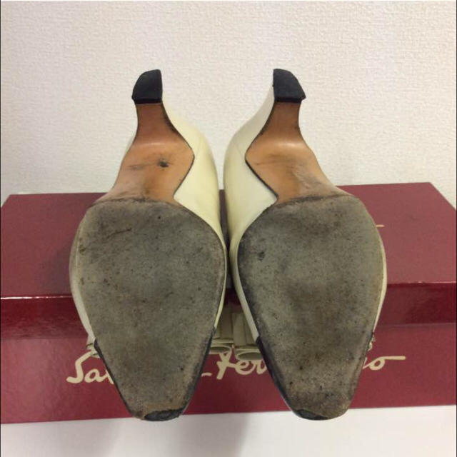 Salvatore Ferragamo(サルヴァトーレフェラガモ)のサルヴァトーレフェラガモ パンプス レディースの靴/シューズ(ハイヒール/パンプス)の商品写真