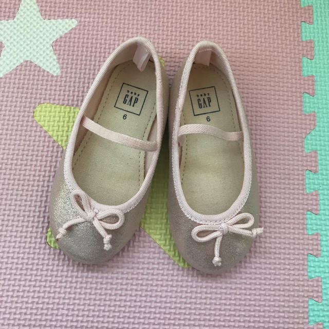 babyGAP(ベビーギャップ)の新品 パンプス キッズ/ベビー/マタニティのベビー靴/シューズ(~14cm)(フラットシューズ)の商品写真