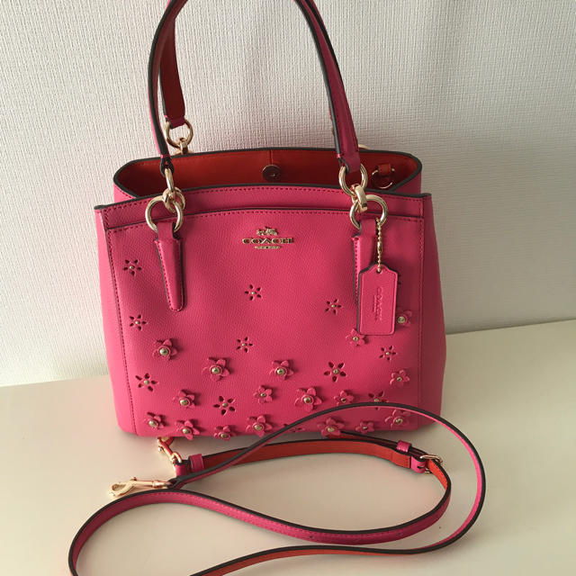 COACH(コーチ)のナッチュ☆バン吉☆様専用！新品☆COACH☆バッグ☆斜め掛け可☆ピンク☆ レディースのバッグ(ショルダーバッグ)の商品写真