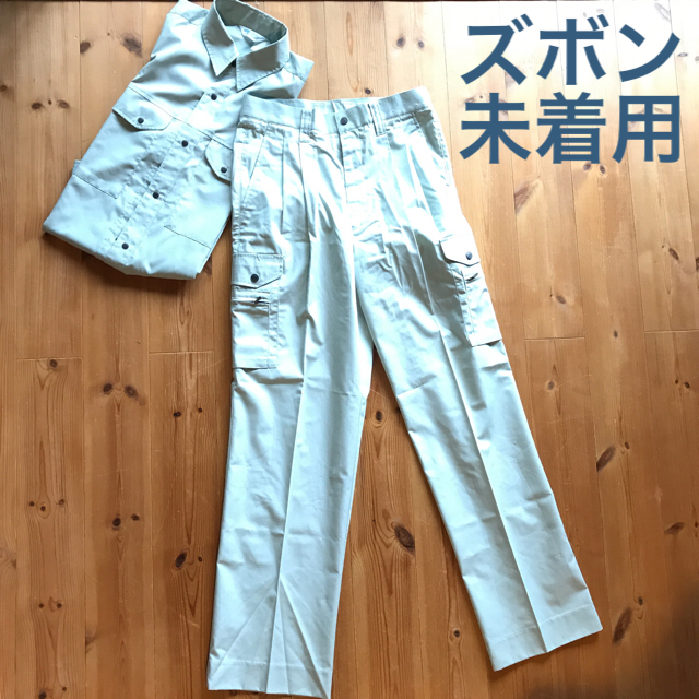 【未着用品】作業着 上下 ズボン サイズ73 アースグリーン トップス おまけ メンズのパンツ(ワークパンツ/カーゴパンツ)の商品写真