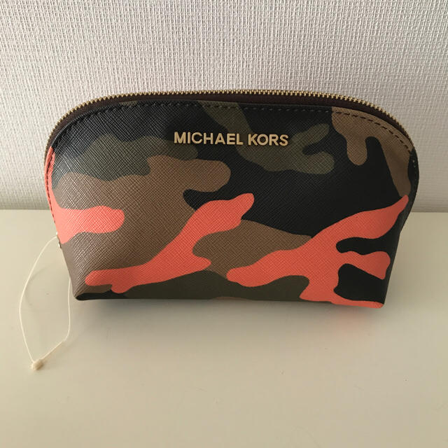 Michael Kors(マイケルコース)のえりか様専用！新品☆マイケルコース☆ポーチ☆ミニバッグ♡迷彩柄 レディースのファッション小物(ポーチ)の商品写真