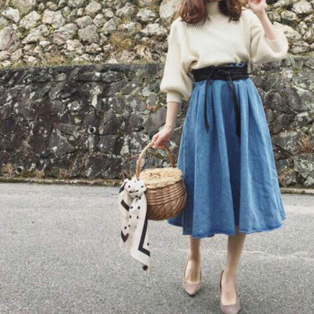 GU(ジーユー)のGU デニムフレアスカート レディースのスカート(ひざ丈スカート)の商品写真