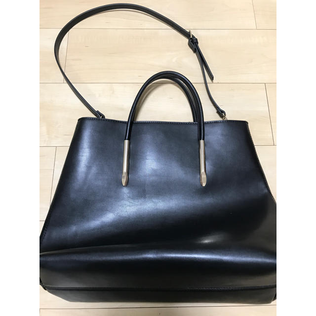 ZARA(ザラ)のレザーバック レディースのバッグ(ショルダーバッグ)の商品写真