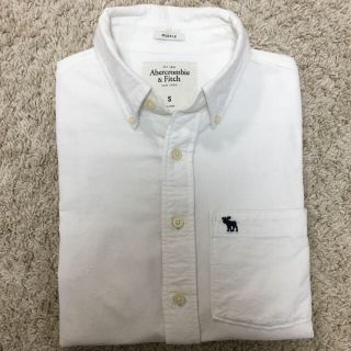 アバクロンビーアンドフィッチ(Abercrombie&Fitch)の【美品】Abecrombie&Fitch 無地シャツ(シャツ)