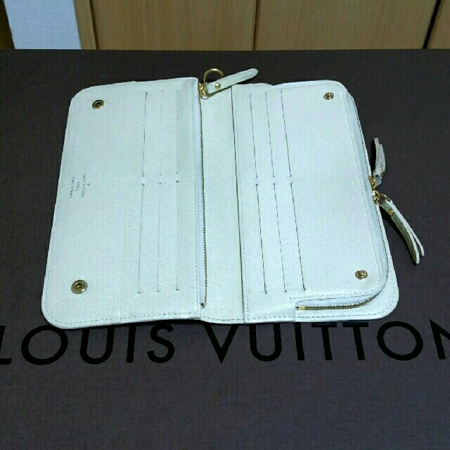 LOUIS VUITTON(ルイヴィトン)の美品　LOUIS VUITTON　ダミエアズール　長財布 レディースのファッション小物(財布)の商品写真