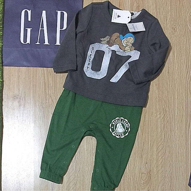 babyGAP(ベビーギャップ)のベビーギャップ☆白雪姫シリーズ、カバーオール、ニット、70センチパンツ80センチ キッズ/ベビー/マタニティのベビー服(~85cm)(カバーオール)の商品写真