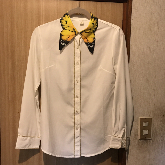 AHCAHCUM.muchacha(アチャチュムムチャチャ)のButterfly襟 blouse 在庫1点 本日限定！ レディースのトップス(シャツ/ブラウス(長袖/七分))の商品写真