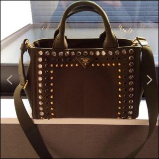 プラダ(PRADA)の正規品PRADA CANAPA con Bijouカーキカナパレアスタッズ(トートバッグ)