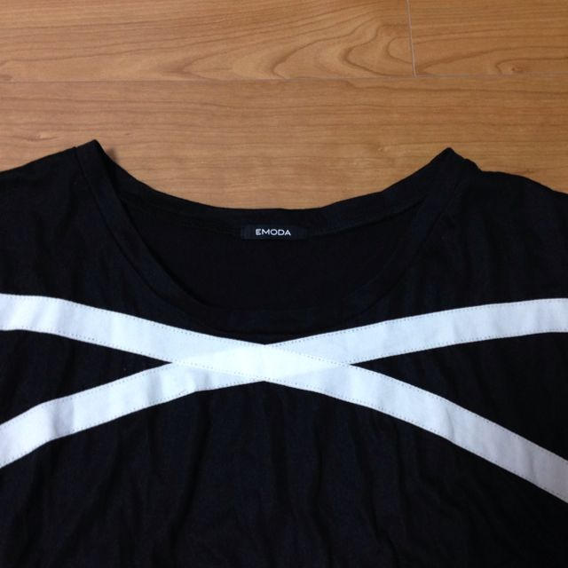 EMODA(エモダ)のテープカットショートTシャツ❤️ レディースのトップス(Tシャツ(半袖/袖なし))の商品写真