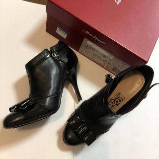 サルヴァトーレフェラガモ(Salvatore Ferragamo)のフェラガモ ヴァラ ブーティ(ブーティ)