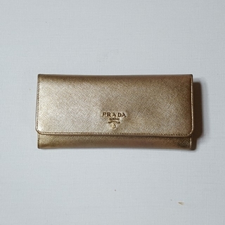 プラダ(PRADA)のPRADA　プラダ　金　ゴールド財布(財布)