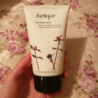 ジュリーク(Jurlique)の【新品同様】Jurlique  ボディクリーム　ローズ  150ml(ボディクリーム)