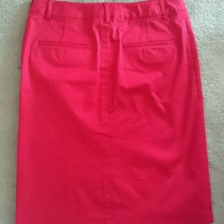 ユナイテッドアローズ(UNITED ARROWS)のユナイテッドアローズ赤台形スカート(ひざ丈スカート)