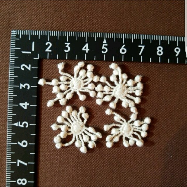 mina perhonen(ミナペルホネン)のring flower風 ケミカルレース 30×3 ハンドメイドの素材/材料(各種パーツ)の商品写真