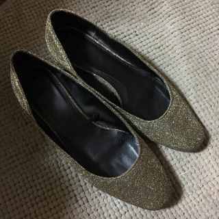 ザラ(ZARA)のZARA ゴールドラメパンプス(ハイヒール/パンプス)