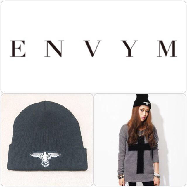 ENVYM(アンビー)のENVYM♡イーグルワッペンニットCAP レディースの帽子(ニット帽/ビーニー)の商品写真