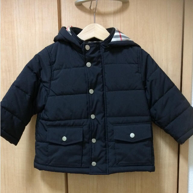 BURBERRY(バーバリー)の葉っぱ様専用☆着用少☆バーバリー☆中綿☆コート☆黒☆80cm☆ キッズ/ベビー/マタニティのベビー服(~85cm)(ジャケット/コート)の商品写真