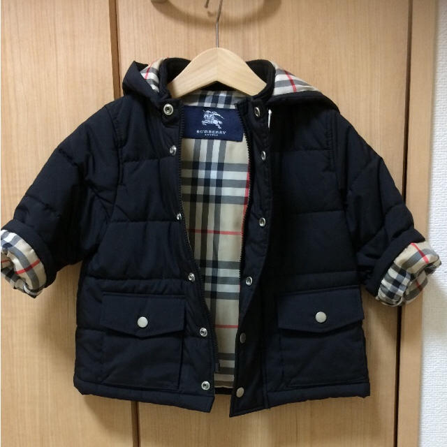 BURBERRY(バーバリー)の葉っぱ様専用☆着用少☆バーバリー☆中綿☆コート☆黒☆80cm☆ キッズ/ベビー/マタニティのベビー服(~85cm)(ジャケット/コート)の商品写真