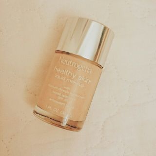 ニュートロジーナ(Neutrogena)のNeutrogena healthy skin リキッドファンデーション 10(ファンデーション)