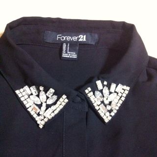 フォーエバートゥエンティーワン(FOREVER 21)のFOREVER21ビジュー付きシャツ(シャツ/ブラウス(長袖/七分))