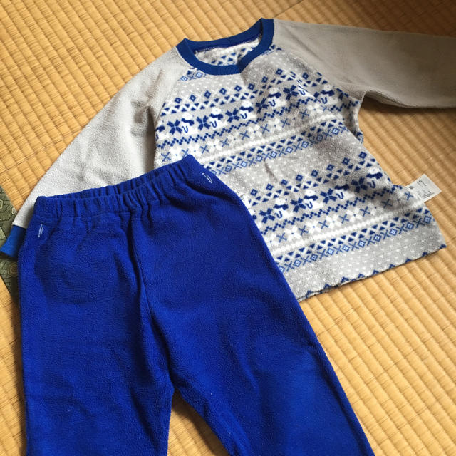 UNIQLO(ユニクロ)の100cm☆ユニクロフリースパジャマ キッズ/ベビー/マタニティのキッズ服男の子用(90cm~)(パジャマ)の商品写真