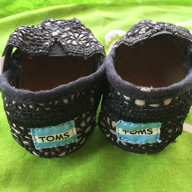 TOMS(トムズ)のTOMS トムズ（サイズ11センチ） キッズ/ベビー/マタニティのベビー靴/シューズ(~14cm)(スリッポン)の商品写真