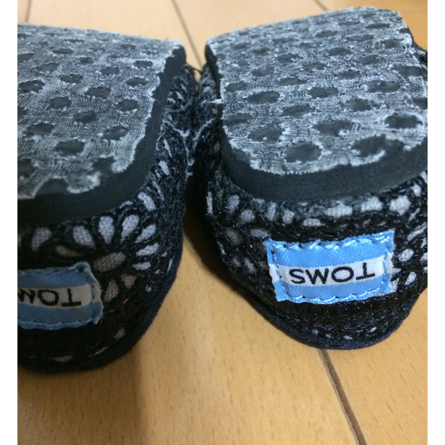 TOMS(トムズ)のTOMS トムズ（サイズ11センチ） キッズ/ベビー/マタニティのベビー靴/シューズ(~14cm)(スリッポン)の商品写真