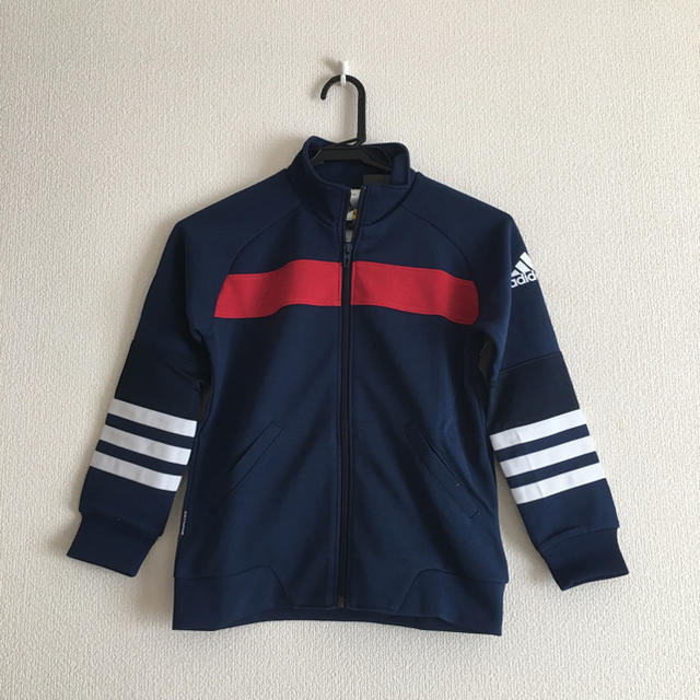 adidas(アディダス)の【新品タグ付き】adidasジャージ上下 130 キッズ/ベビー/マタニティのキッズ服男の子用(90cm~)(その他)の商品写真