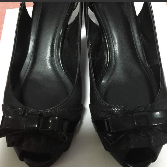 エナメル黒のパンプス レディースの靴/シューズ(ハイヒール/パンプス)の商品写真