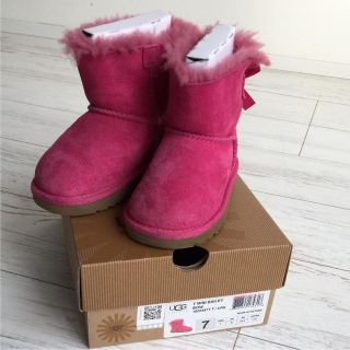 アグ(UGG)の美品 UGG ピンク リボン ブーツ(ブーツ)