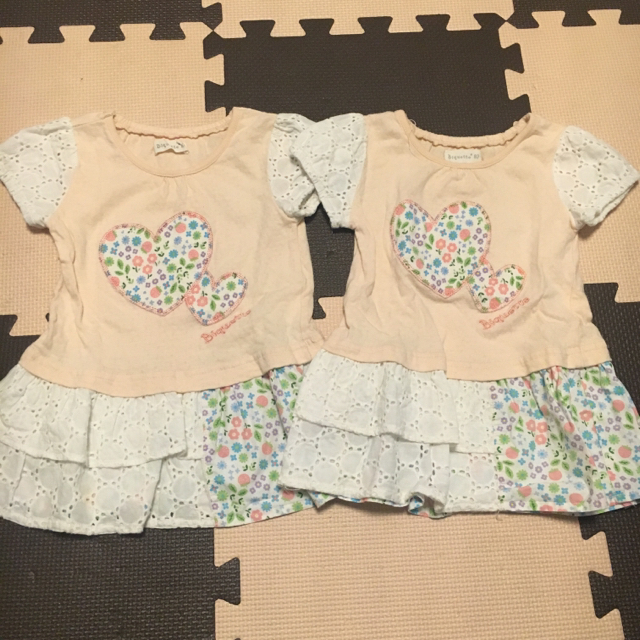 UNIQLO(ユニクロ)の専用⚠️【80】4枚セット⭐️花の刺繍入り半袖Tシャツ＆花柄ワンピース キッズ/ベビー/マタニティのベビー服(~85cm)(Ｔシャツ)の商品写真