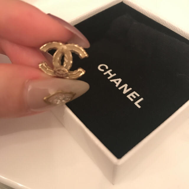 CHANEL(シャネル)の柴犬いぶき 様 専用 レディースのアクセサリー(ピアス)の商品写真