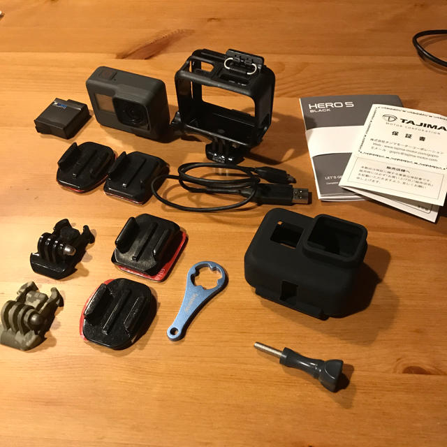 GoPro(ゴープロ)のゴープロヒーロー5 goprohero5 アクションカメラ 中古 付属品多数 スマホ/家電/カメラのカメラ(コンパクトデジタルカメラ)の商品写真