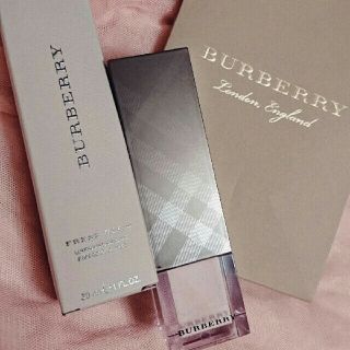 バーバリー(BURBERRY)のあや様専用 バーバリー  フレッシュグロウ ルミナスフルイドベース 化粧下地01(化粧下地)