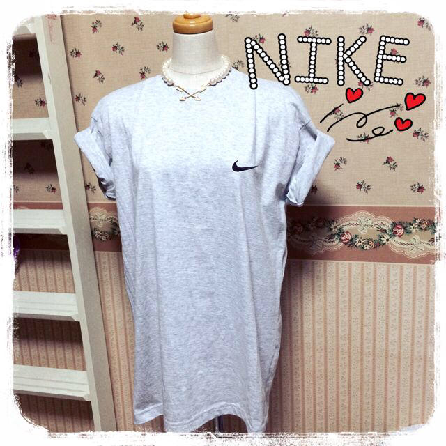 NIKE(ナイキ)のNIKEメンズTシャツグレー レディースのトップス(Tシャツ(半袖/袖なし))の商品写真