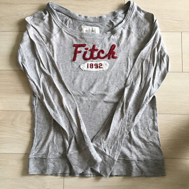 Abercrombie&Fitch(アバクロンビーアンドフィッチ)の【お得】Abecrombie&Fitch ロンT レディースのトップス(Tシャツ(長袖/七分))の商品写真