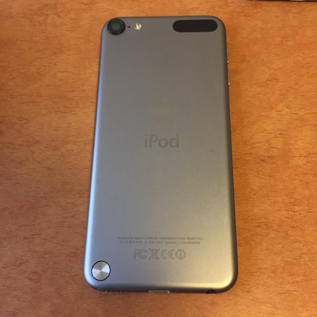 iPod touch(アイポッドタッチ)のiPod touch 5世代 32GB 美品 2台 専用出品です。 スマホ/家電/カメラのオーディオ機器(ポータブルプレーヤー)の商品写真