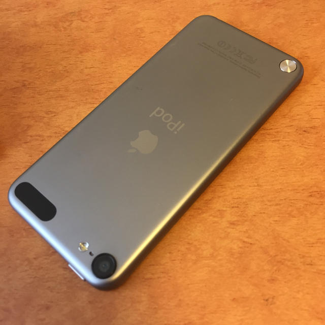 iPod touch(アイポッドタッチ)のiPod touch 5世代 32GB 美品 2台 専用出品です。 スマホ/家電/カメラのオーディオ機器(ポータブルプレーヤー)の商品写真