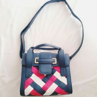 トミーヒルフィガー(TOMMY HILFIGER)の美品 トミーヒルフィガーショルダーバッグ(ショルダーバッグ)