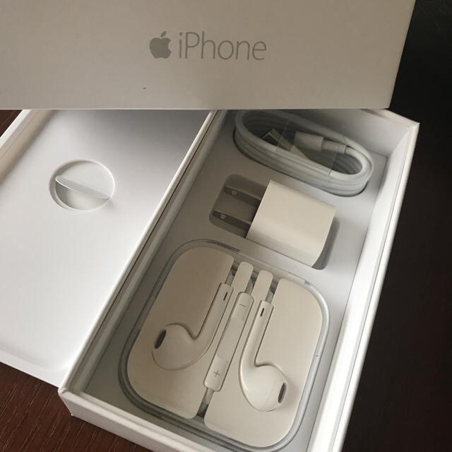 Apple(アップル)のiphoneイヤホン＆充電器set スマホ/家電/カメラのスマートフォン/携帯電話(バッテリー/充電器)の商品写真
