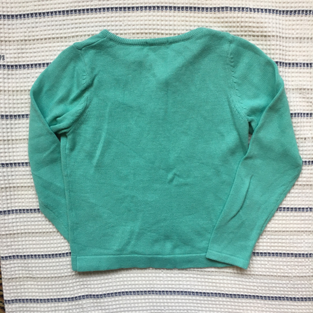 GU(ジーユー)のGU 130サイズ ガールズカーディガン キッズ/ベビー/マタニティのキッズ服女の子用(90cm~)(カーディガン)の商品写真