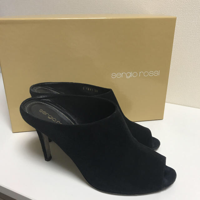 Sergio Rossi(セルジオロッシ)のsergiorossiスウェード黒ヒール❁SALE‼️ レディースの靴/シューズ(ブーティ)の商品写真