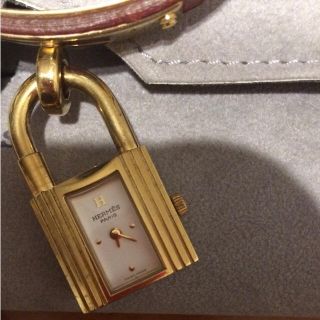 エルメス(Hermes)のエルメス ケリーウォッチ 赤ベルト ゴールド 白文字盤 Z刻印(腕時計)