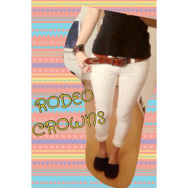 RODEO CROWNS(ロデオクラウンズ)のRODEO CROWNS 白デニム レディースのパンツ(クロップドパンツ)の商品写真