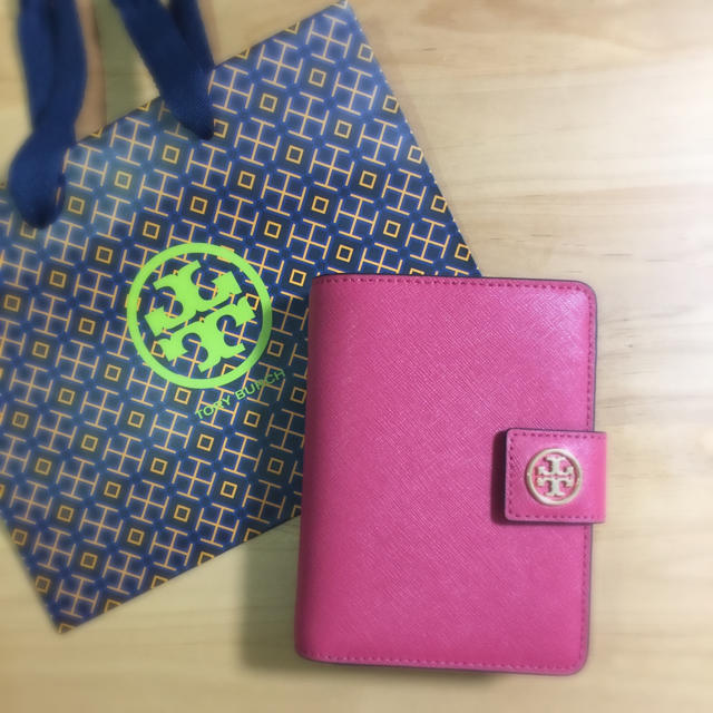 Tory Burch(トリーバーチ)のトリーバーチ 二つ折り財布 新品未使用品 レディースのファッション小物(財布)の商品写真